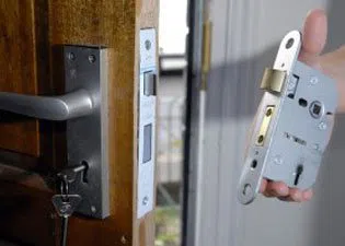 Tolleson Locksmith Tolleson, AZ 623-850-5366 - 6a-Locks-Replace